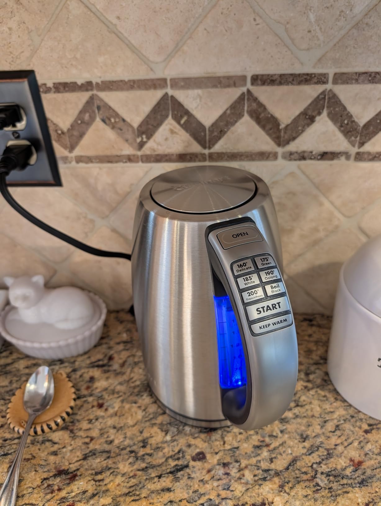 Cuisinart Electric Kettle, 1500W, 6 Temperature Presets, 1.7L, CPK-17P1 customer photo 1
