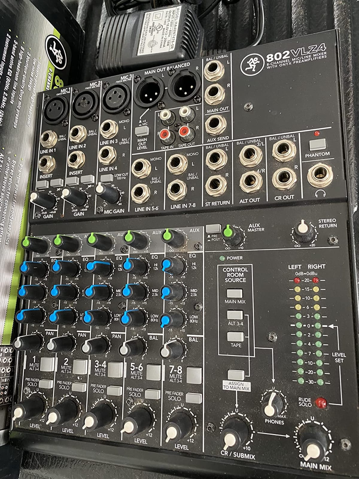 Mackie 402VLZ4 4-Channel Ultra Compact Mixer, Onyx Preamps customer photo 1