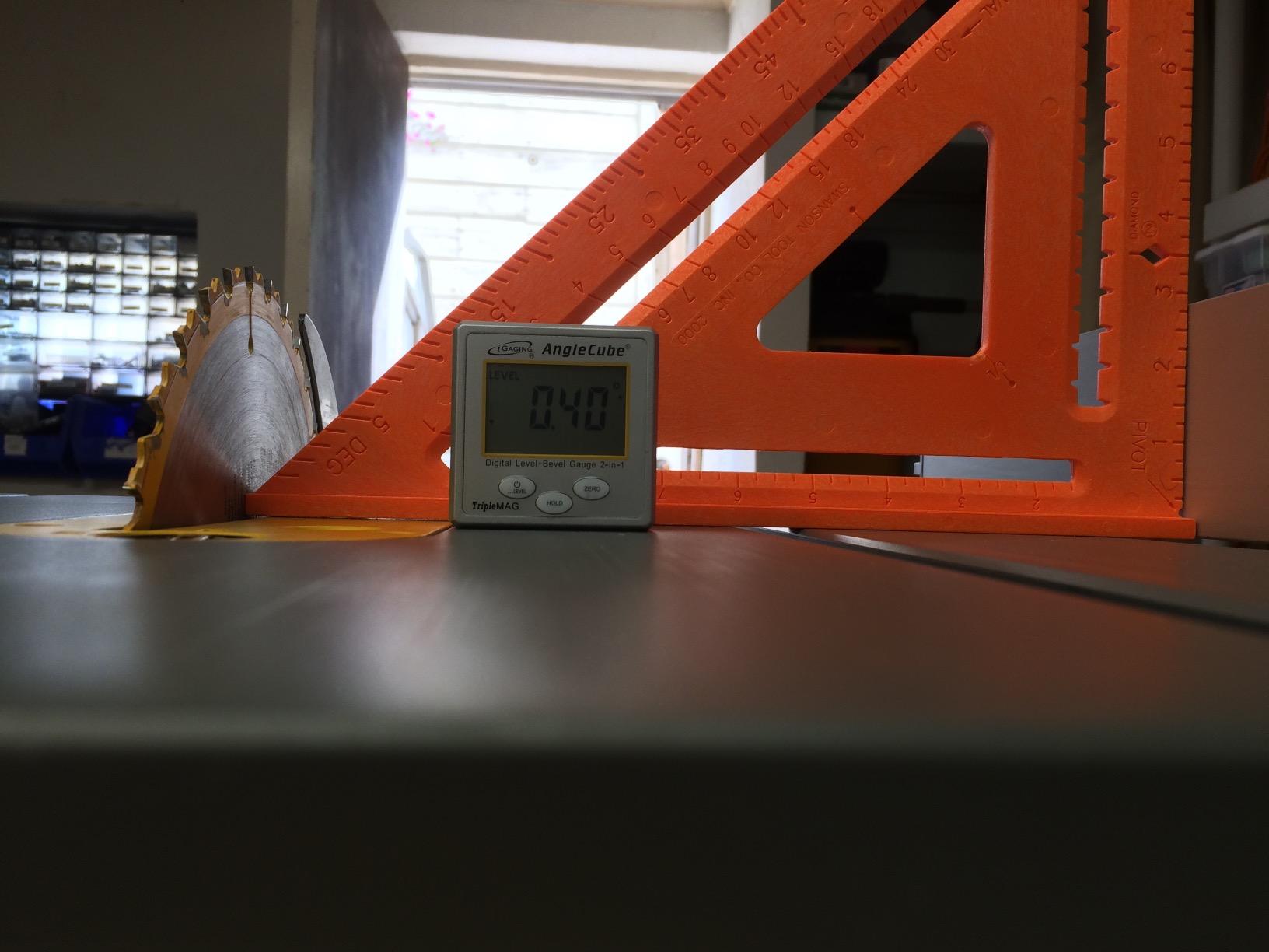 DEWALT Table Saw 10 Inch with Foldable Rolling Table Saw Stand, 15 Amp, 4800 RPM, 32-1/2-Inch Rip Capacity (DWE7491RS) customer photo 1