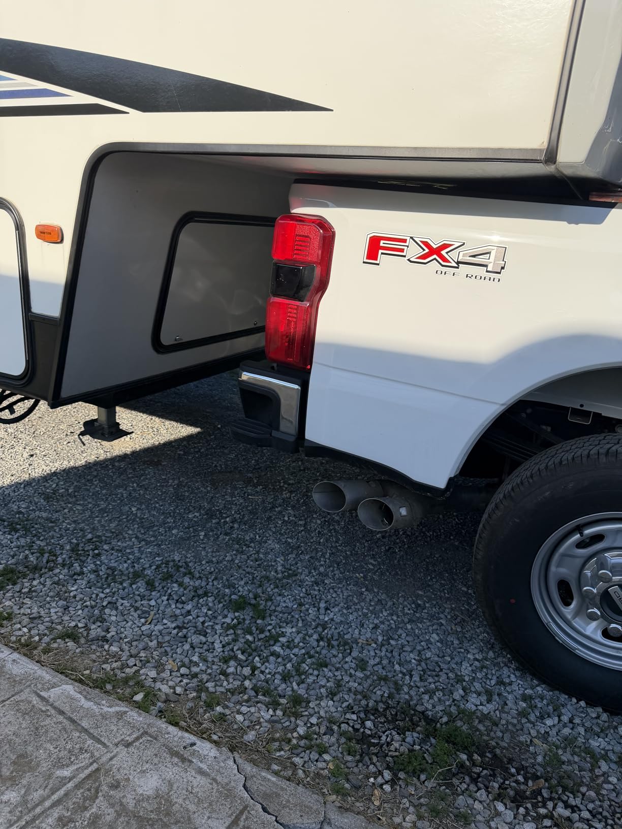 E16 5th Wheel Hitch, Compatible with Select F-250, F-350, F-450, 8' Bed Puck System customer photo 1
