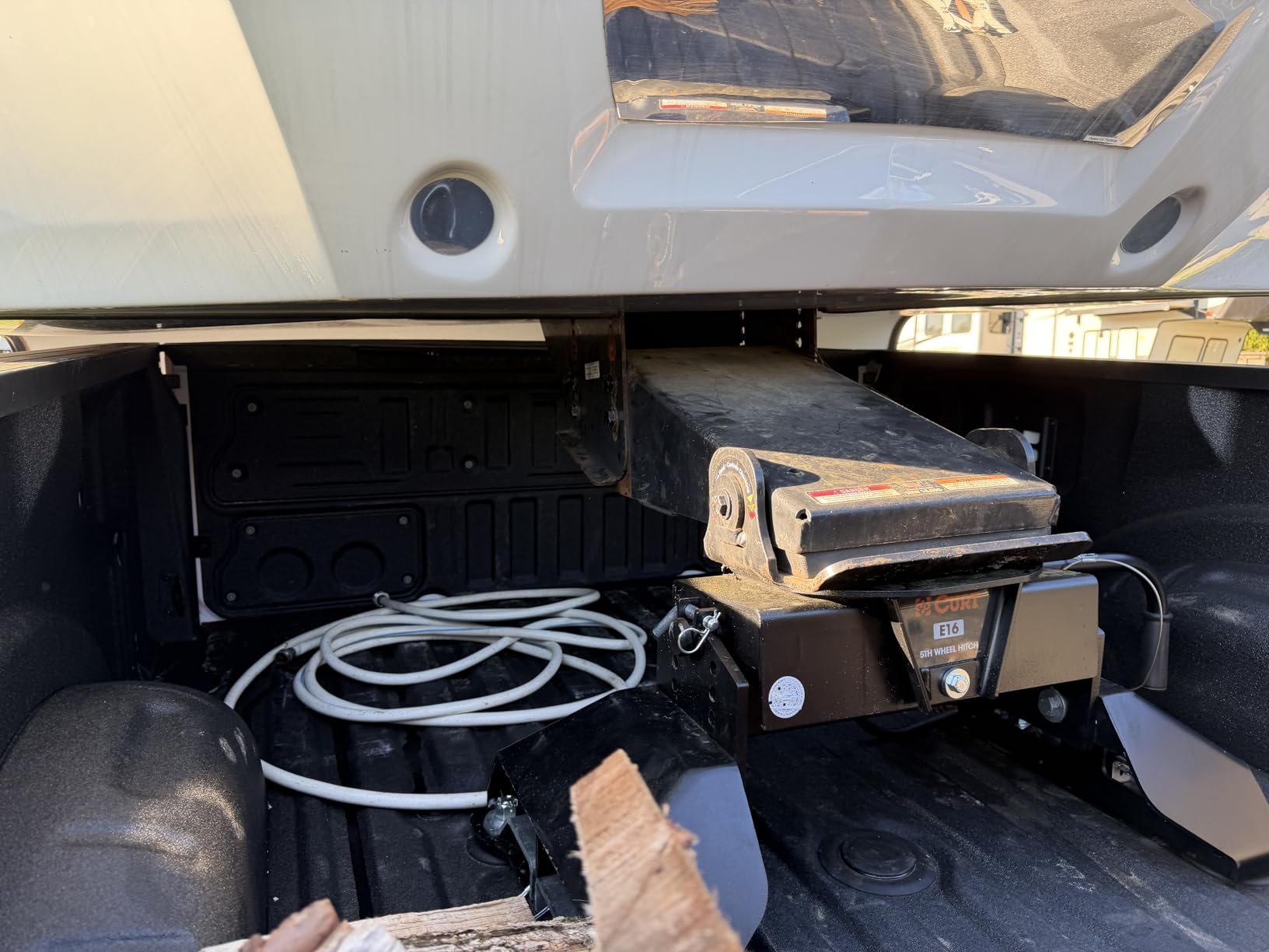 E16 5th Wheel Hitch, Compatible with Select F-250, F-350, F-450, 8' Bed Puck System customer photo 2