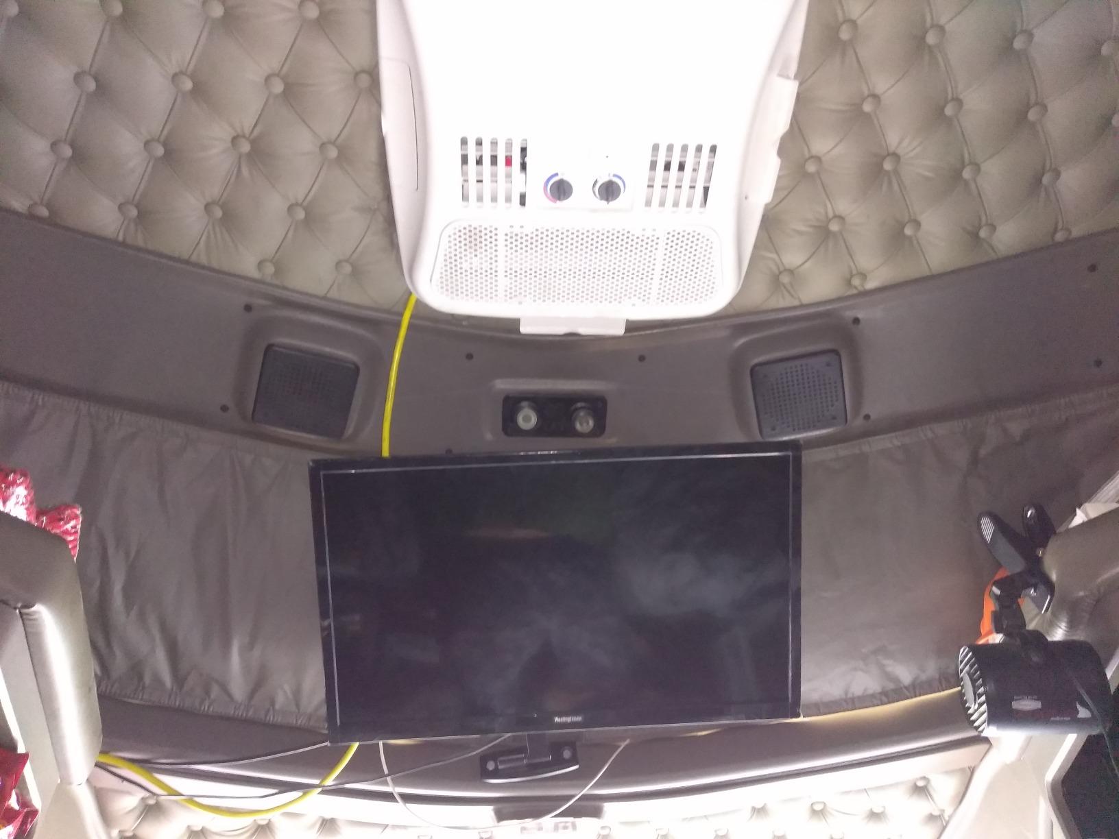 Dometic Penguin II High Efficiency, Low Profile Rooftop Air Conditioner, Ducted or Non-Ducted Application, 13.5K BTU, Polar White, Cool Only, No Pre-Installed Controls customer photo 1