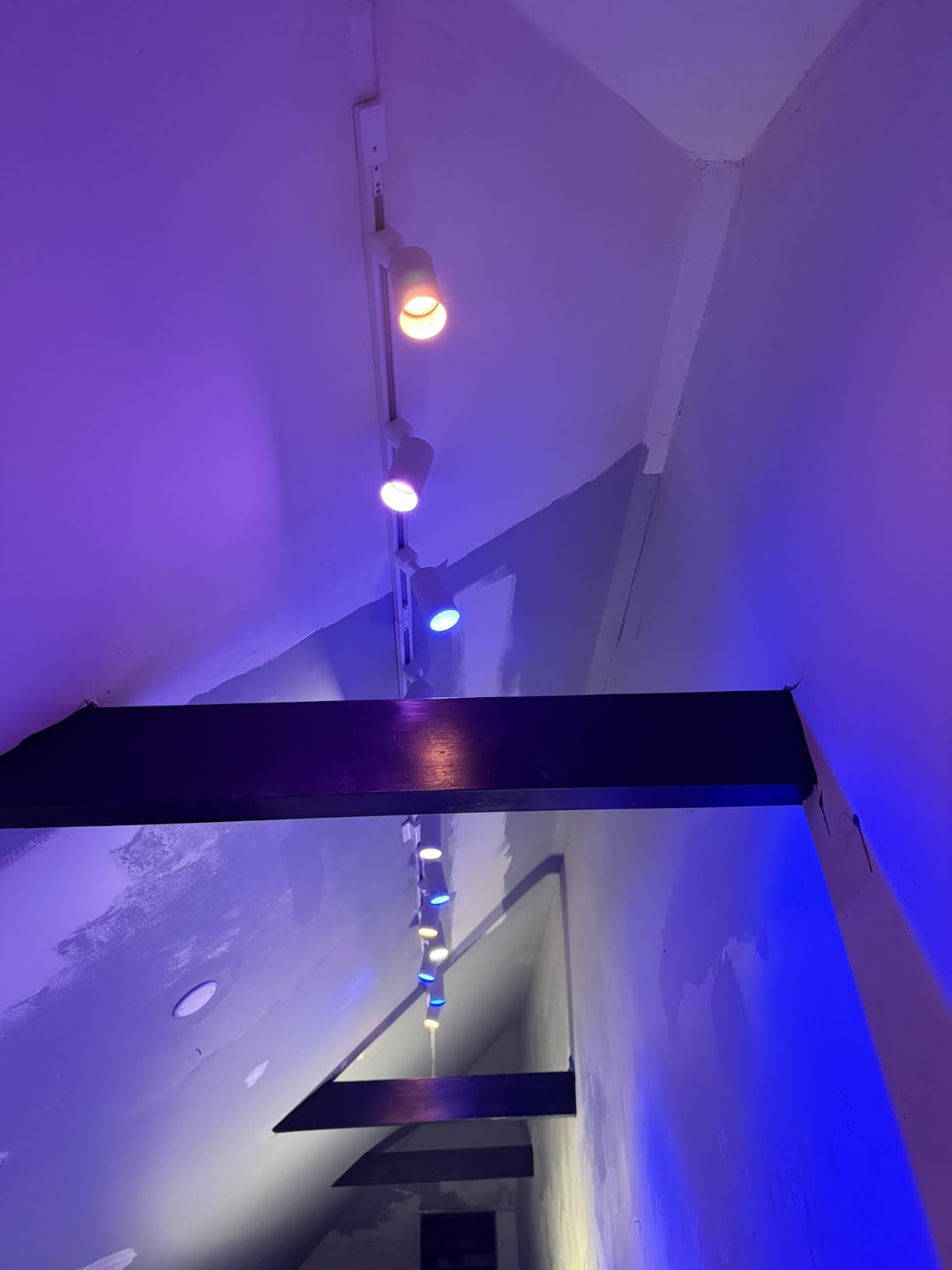 Philips Hue Bridge, Unlock the Full Potential of Hue Bridge System, Multi-Room and Out-of-Home Control, Create Automations and Zones, Smart Lighting Hub, Works with Voice and Matter-Compatible customer photo 2
