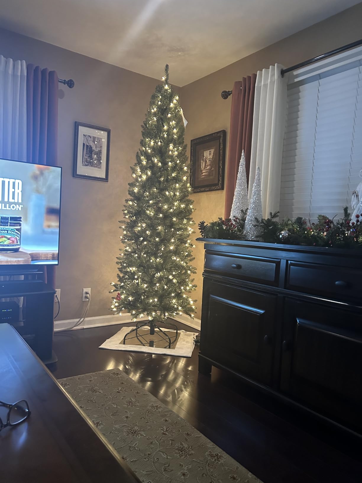 Puleo International 7.5ft Pre-Lit Fraser Fir Pencil Christmas Tree customer photo 2