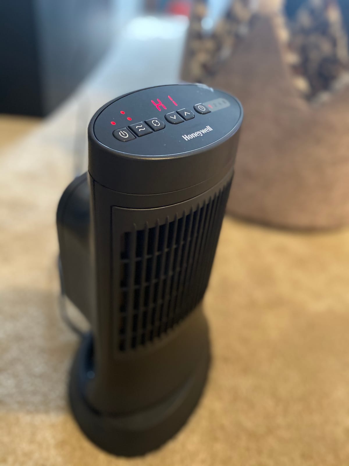 Honeywell Slim Ceramic Tower Heater, Large Room, Black customer photo 2
