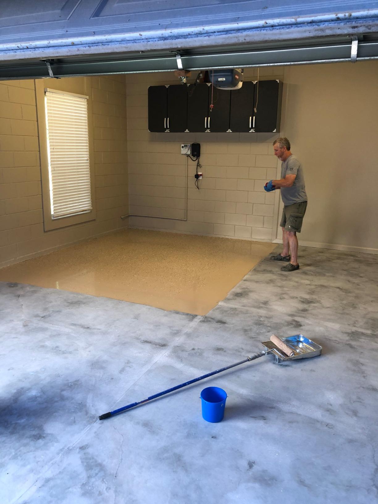 Rust-Oleum RockSolid Garage Floor Coating Kit, Dark Gray, 2.5 Car Kit customer photo 2