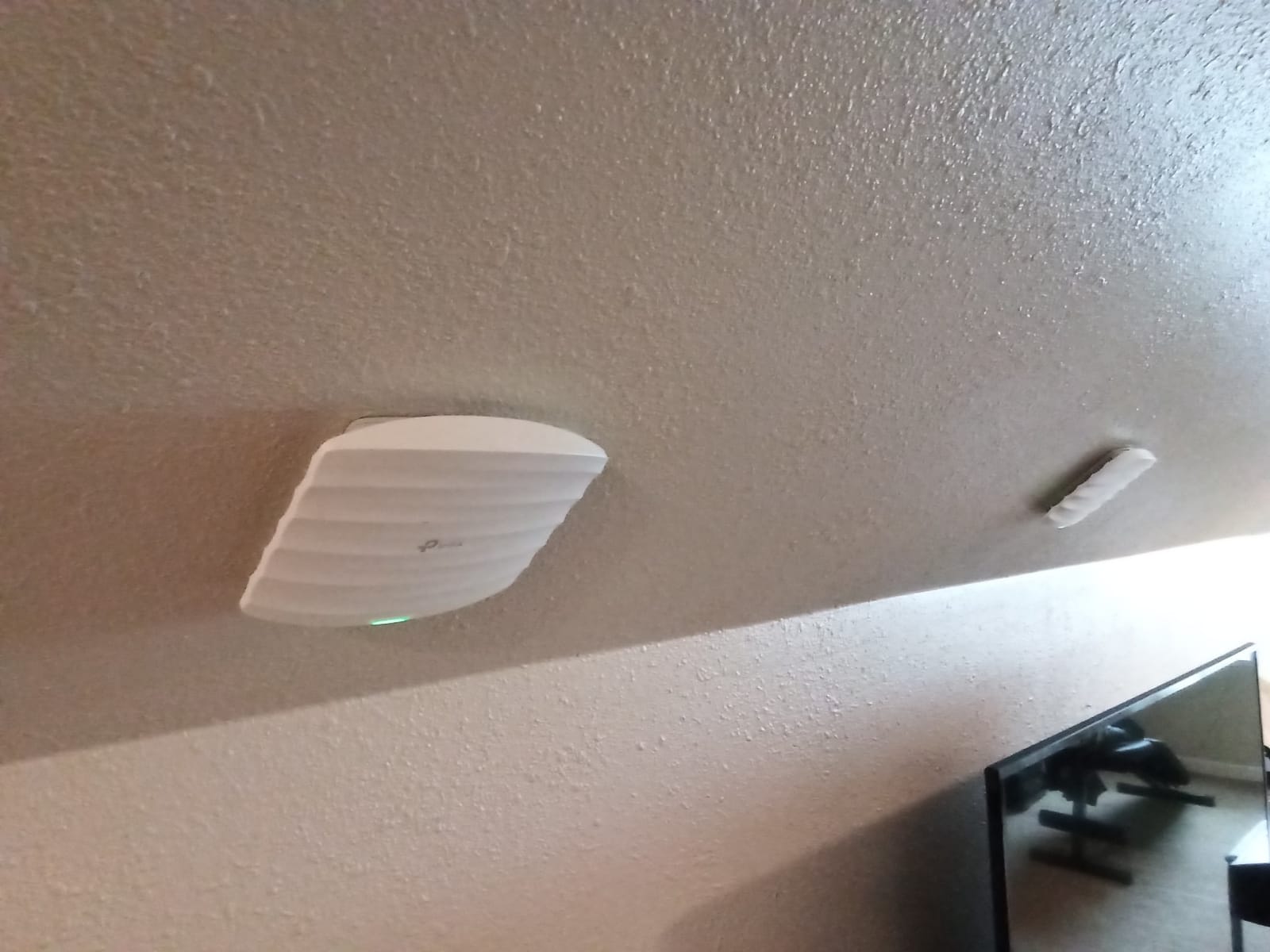 Omada AC1350 Wireless Access Point, w/PoE Injector, 5yr Warranty(EAP225) customer photo 1
