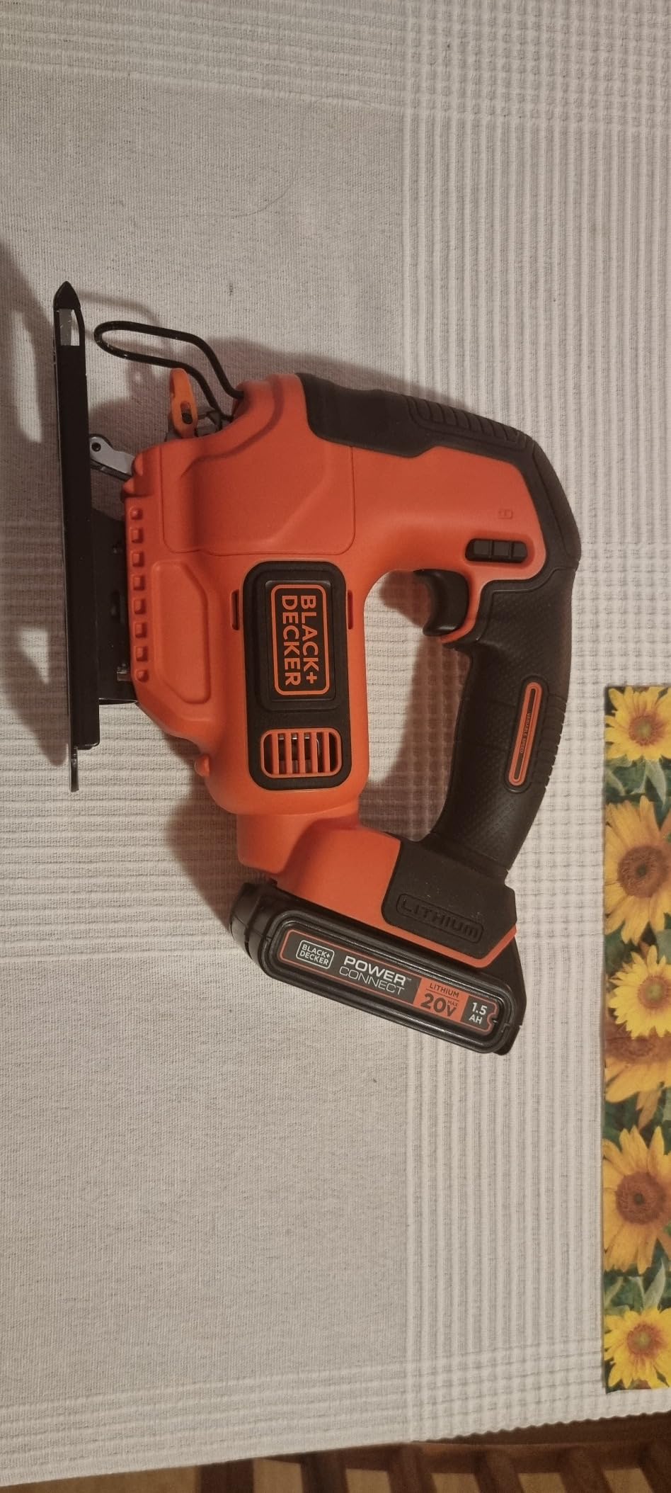 BLACK+DECKER 20V MAX* POWERCONNECT Cordless Jig Saw (BDCJS20C) customer photo 1