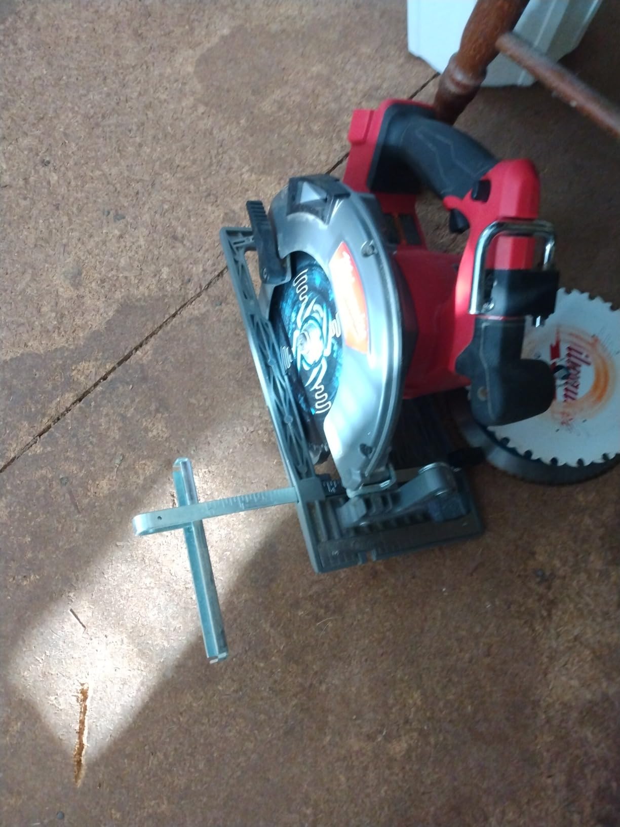 Milwaukee 2732-20 M18 FUEL 7-1/4 in. Circular Saw customer photo 2