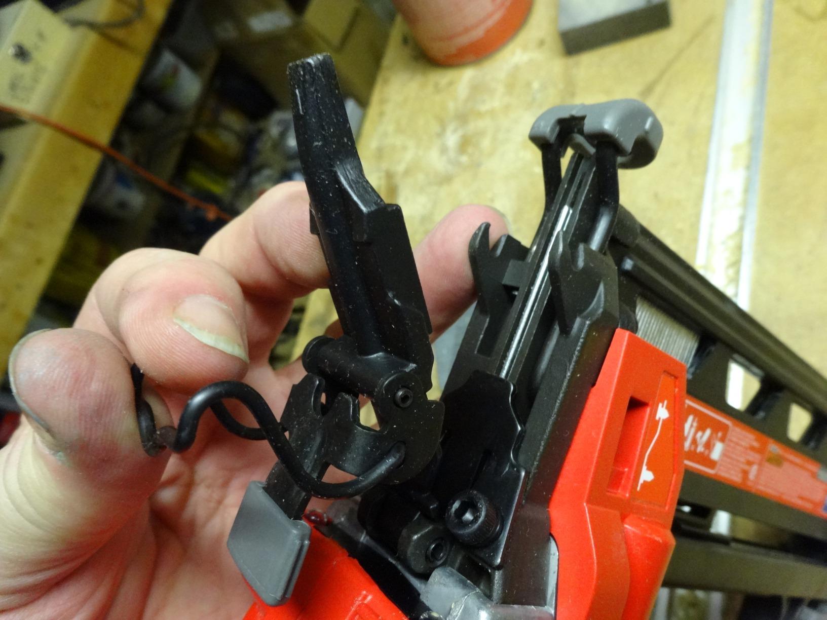 CRAFTSMAN V20 Cordless Finish Nailer Kit, Nail Gun, 16GA, 2-1/2 Nails, Battery and Charger Included (CMCN616C1) customer photo 2