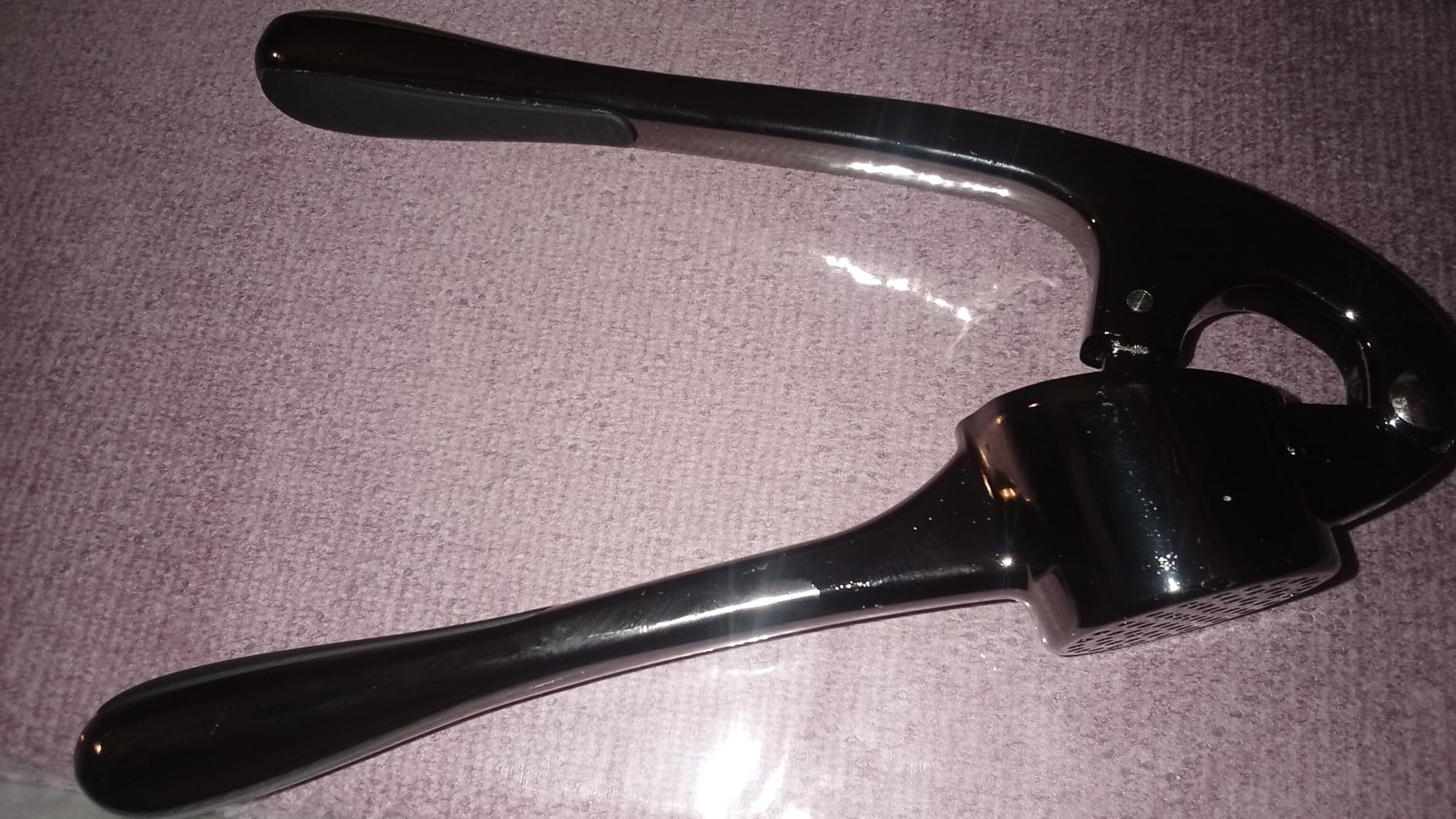 Zulay Kitchen Garlic Press customer photo 2