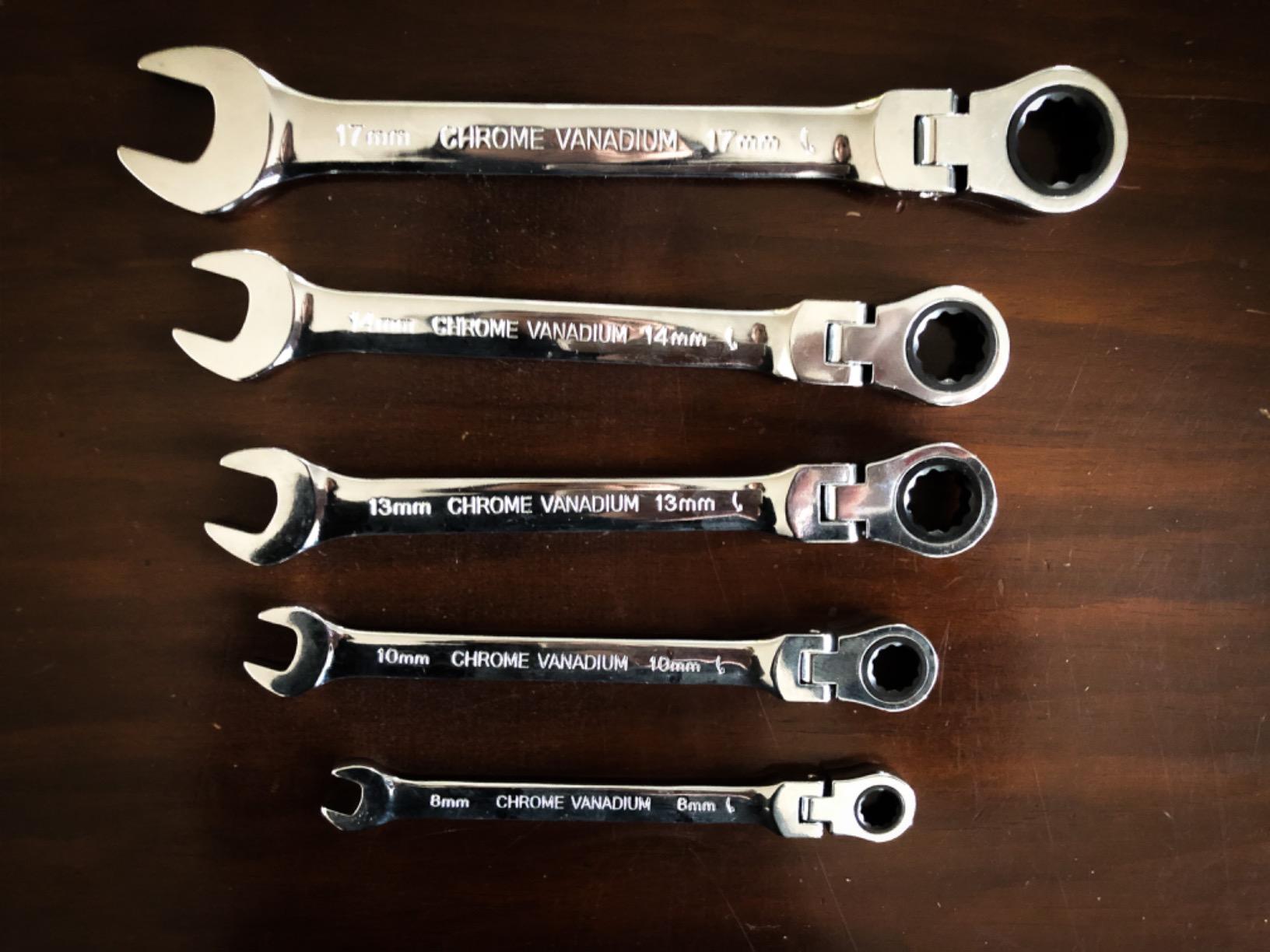 Amazon Basics 72-Tooth Ratcheting Combination Wrench Set, Chrome Vanadium Steel Flex Head, 5-Piece Metric, 180° Flexible customer photo 1