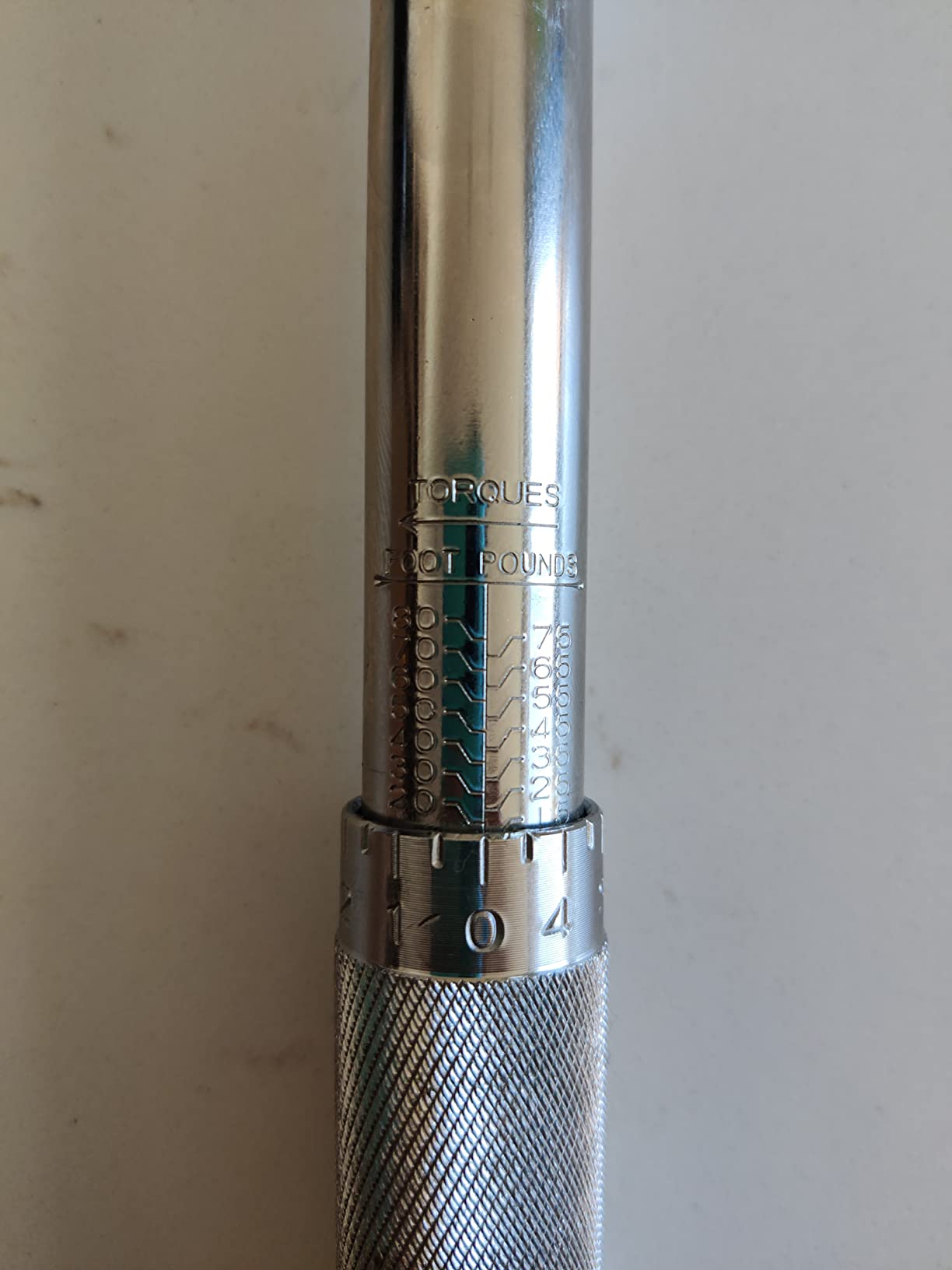 Amazon Basics 3/8-inch Drive Click Torque Wrench Ratchet, 15-80 ft.-lb, 20.4-108.5 Nm customer photo 1