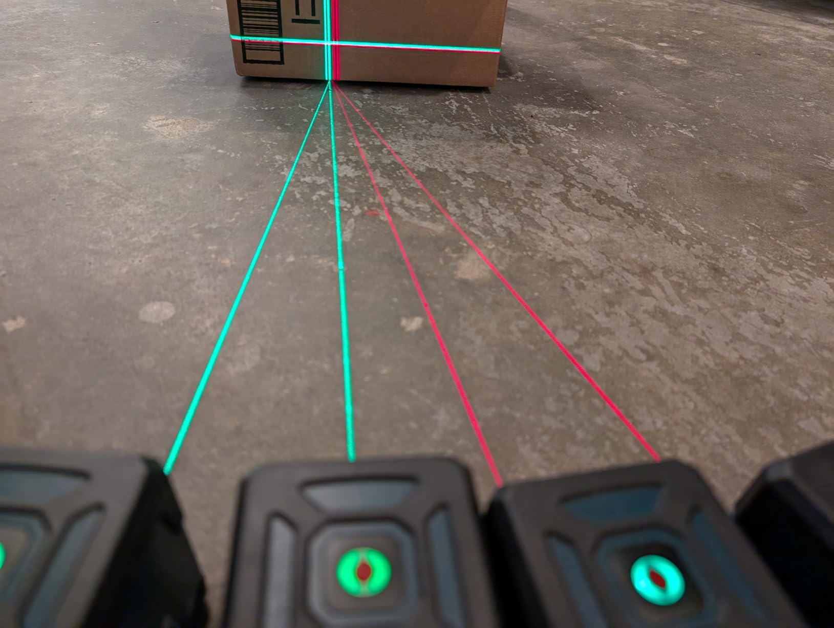 Laser Level, RockSeed Cross Line Laser with Self-Leveling, Vertical and Horizontal Line, Rotatable 360 Degree, Carrying Pouch, Battery Included (Red) customer photo 2