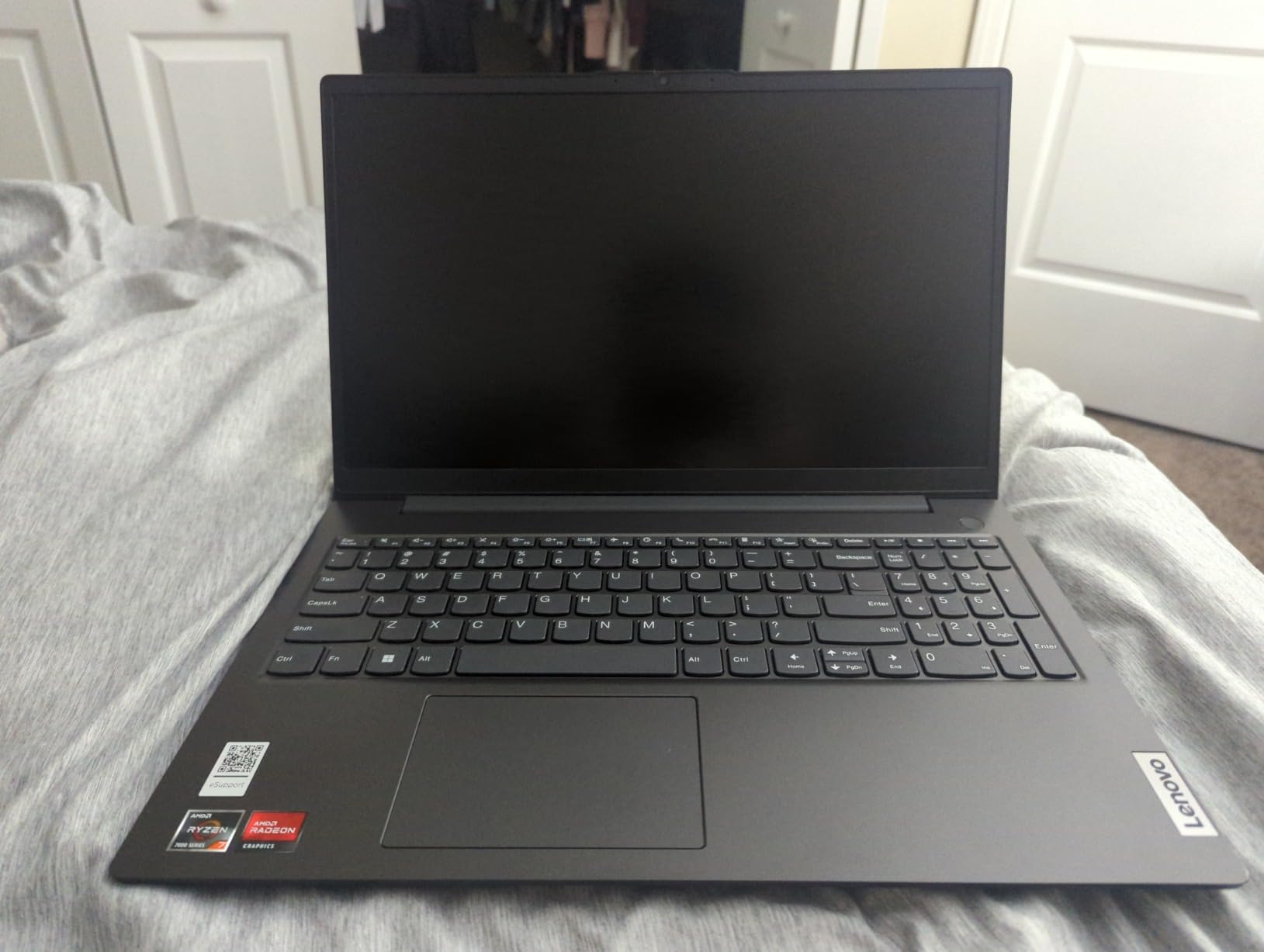 Lenovo Laptop V15 G6, AMD Ryzen 7 170, 16GB RAM, 512GB SSD, Windows 11 Pro customer photo 1