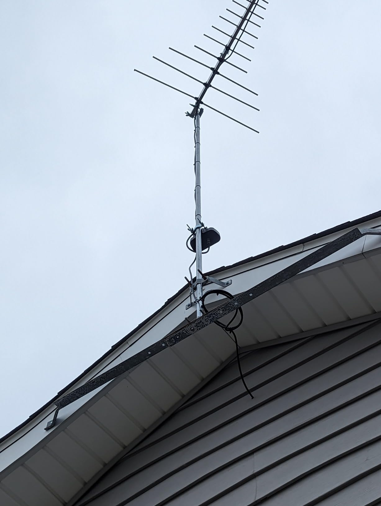 CEKAY Outdoor Yagi TV Antenna, 40 ft Cable & J-Pole, All-Metal customer photo 2