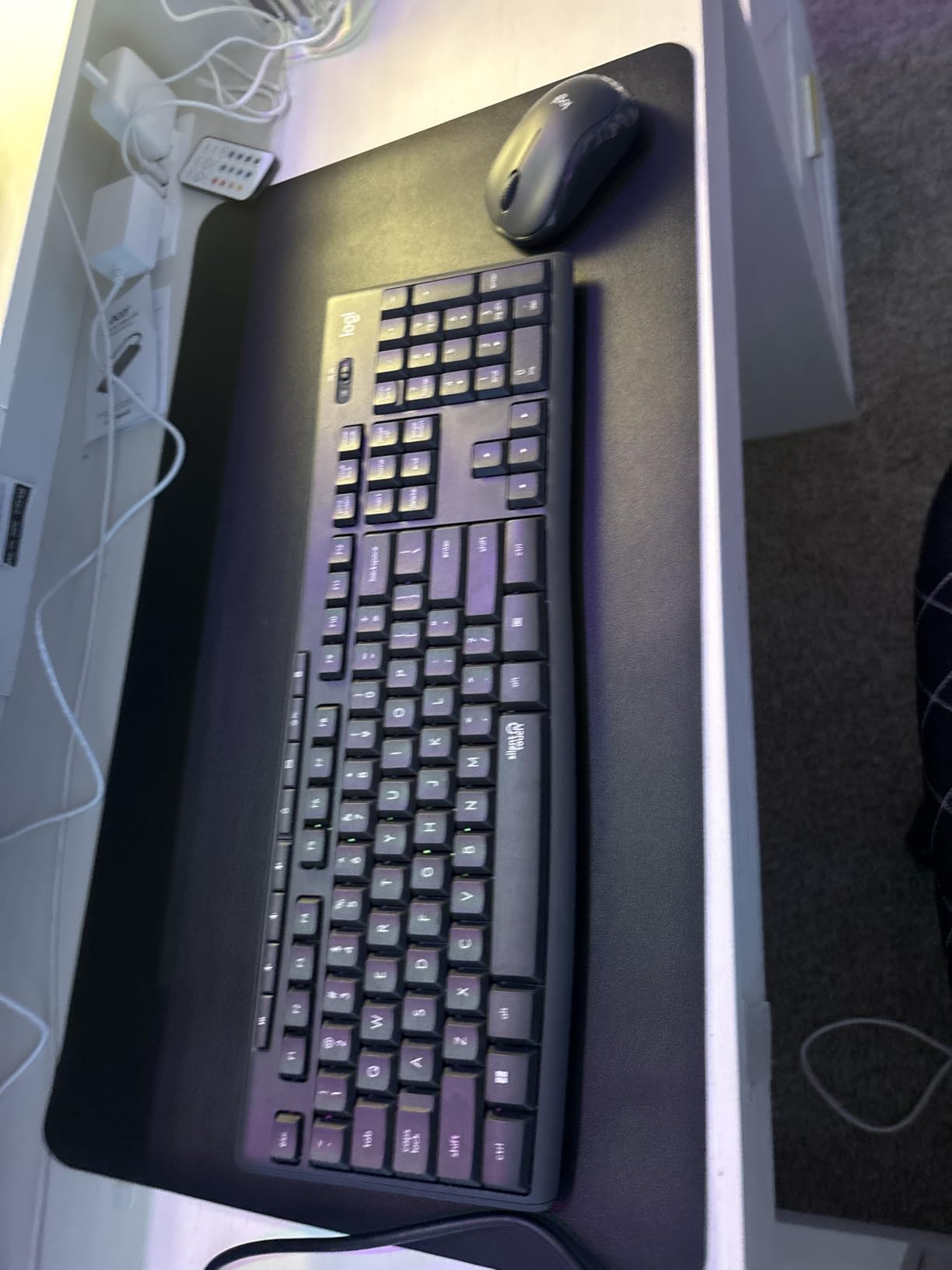 Logitech MK295 Full Size Silent Wireless Keyboard Mouse Combo - Graphite customer photo 2