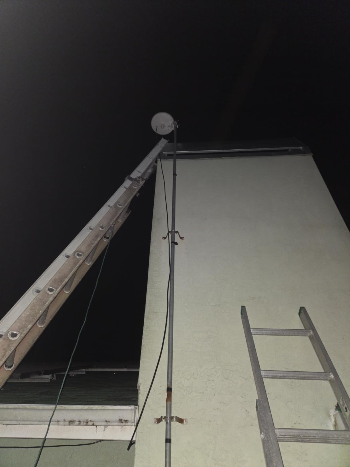 1byone Outdoor TV Antenna, 360°Omni-Directional Reception, 100+ Miles Range customer photo 2
