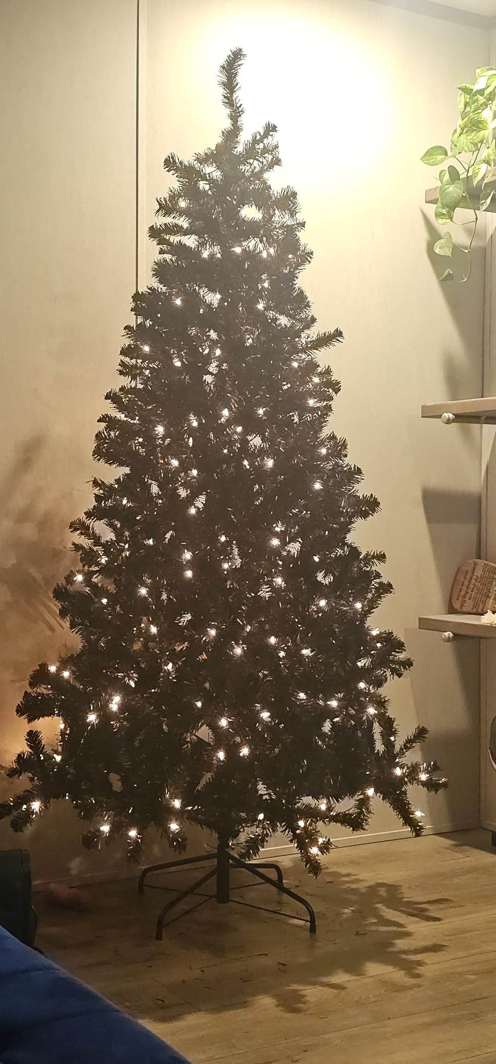 Yaheetech 9ft Pre-lit Christmas Tree with 850 Warm White Lights, Green customer photo 1