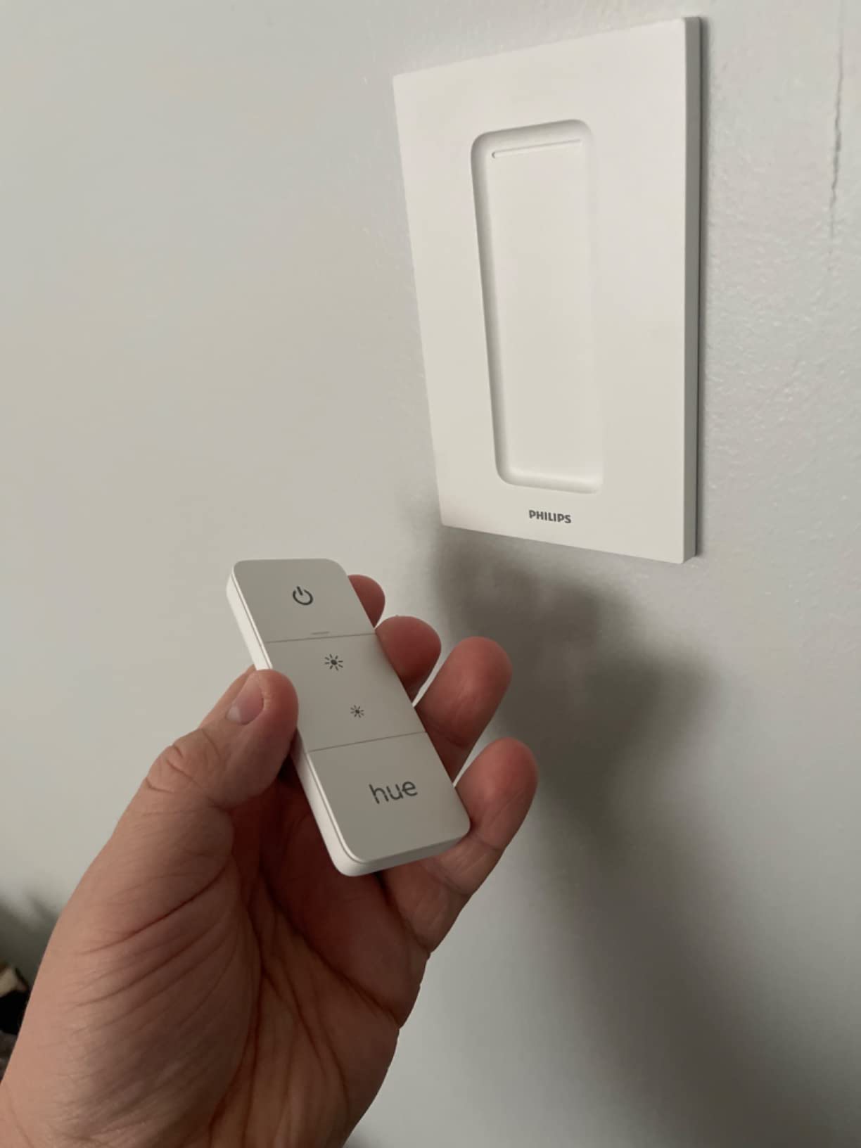 Philips Hue Smart Dimmer Switch Remote, 1-Pack, White customer photo 2