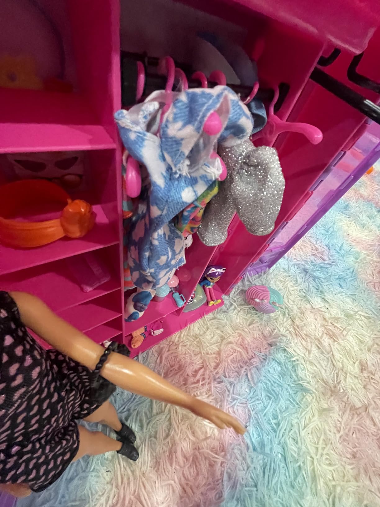 Barbie Fashionistas Ultimate Closet Portable Fashion Toy with Doll, Clothing, Accessories and Hangers, Gift for 3 Years Old and Up customer photo 2