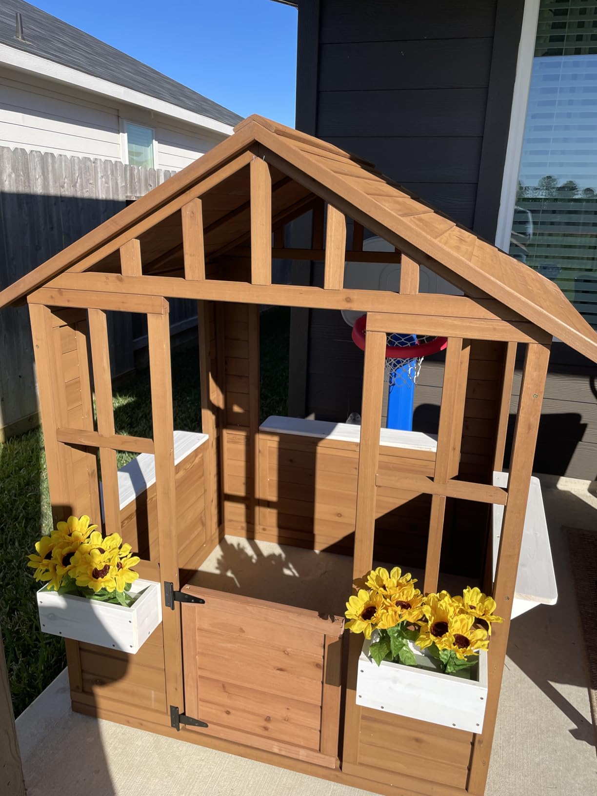 Outsunny Outdoor Playhouse Wooden Kids Playhouse with Working Door Brown customer photo 2