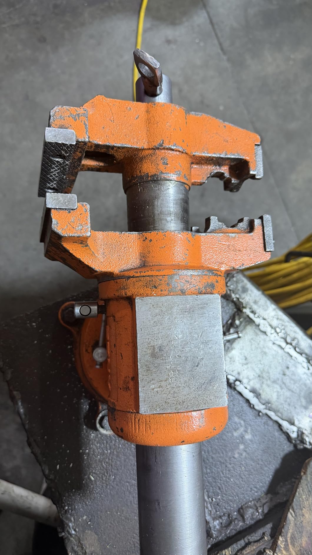 PONY 5 Inch Heavy Duty Bench Vise with 360-Degree Swivel Base and Head customer photo 1
