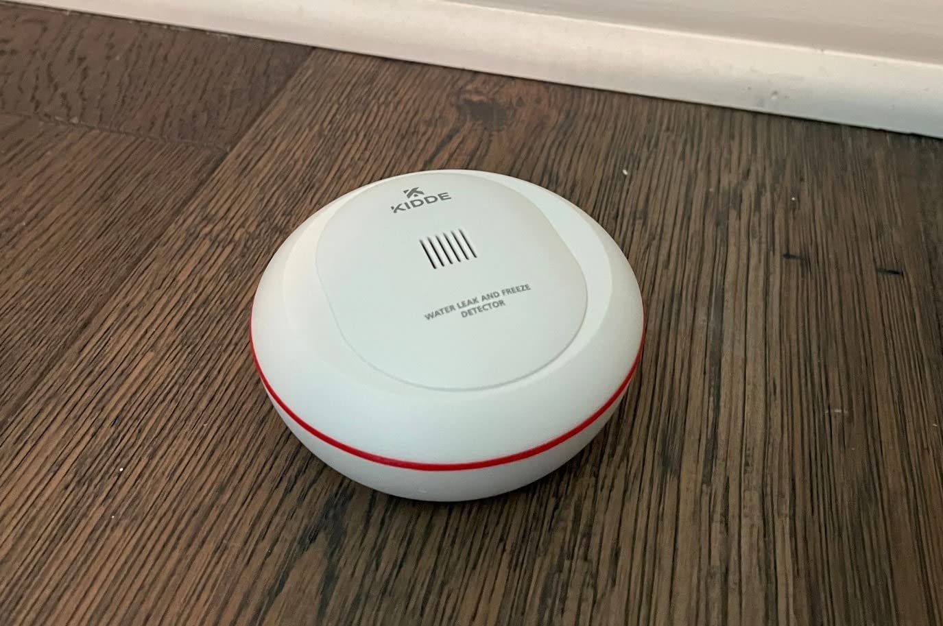 Kidde WiFi Water Leak Detector & Freeze Alarm, Alexa Device, Smart Leak Detector for Homes with App Alerts,White customer photo 1