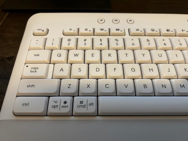 Logitech Signature K650 Comfort Full-Size Wireless Keyboard - Graphite customer photo 1