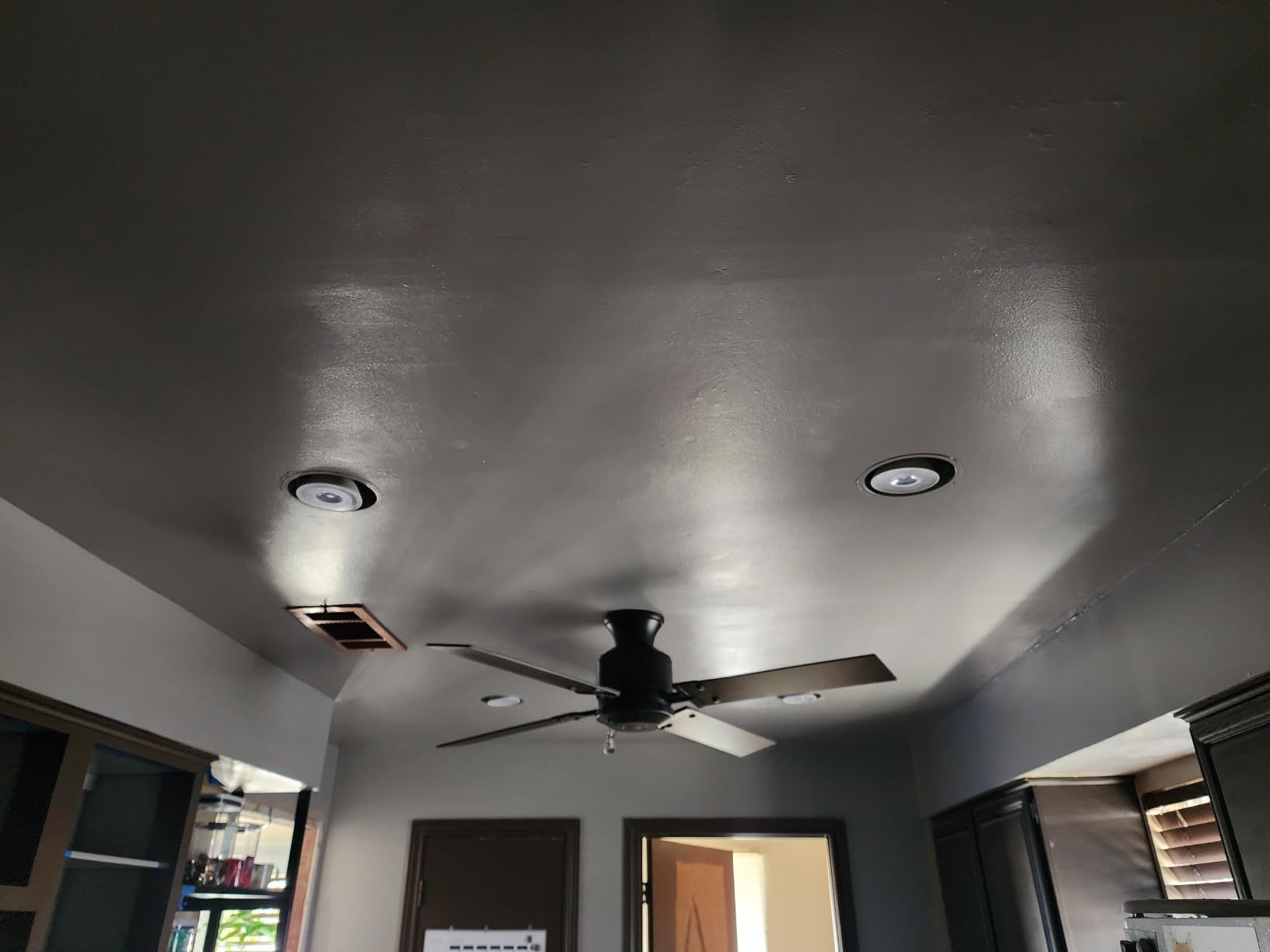 Philips Hue Smart Retrofit Recessed 5/6 Inch LED Downlight, 4-Pack customer photo 2