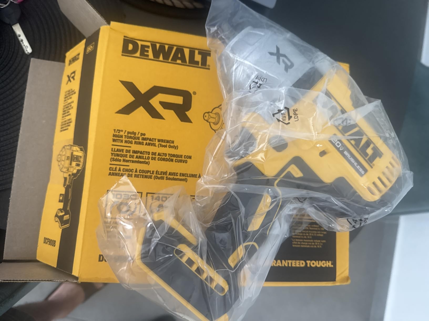 DEWALT 20V MAX Cordless Impact Wrench, 1/2 Impact Gun, 4-speed High torque with Hog ring anvil and LED light, Brushless motor, Precision Wrench, tool Only (DCF900B) customer photo 2
