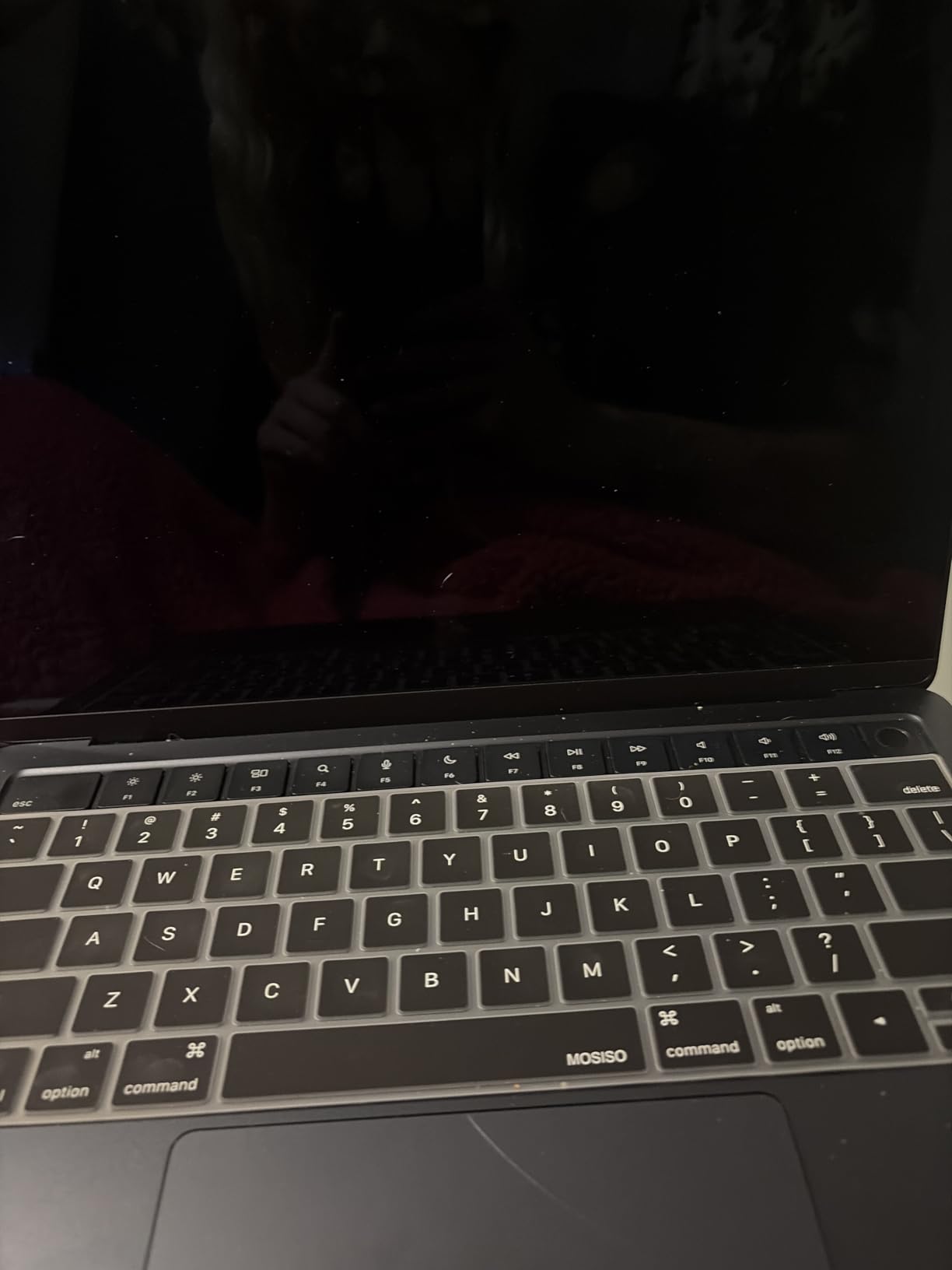Apple 2022 MacBook Air Laptop with M2 chip (13.6-inch, 8GB RAM, 256GB SSD Storage) Starlight (Renewed) customer photo 1