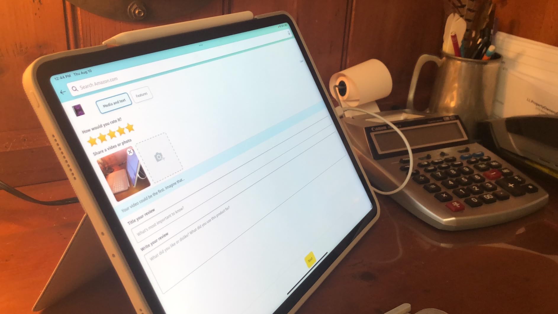 Apple 2022 iPad Pro, 12.9-inch, Wi-Fi + Cellular, 256GB, Space Gray (Renewed) customer photo 1