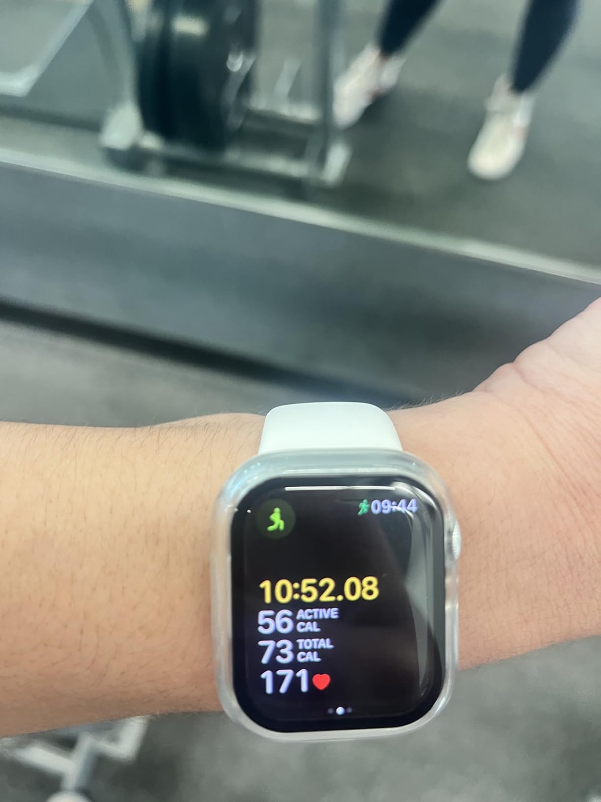 Apple Watch Series 8 [GPS + Cellular, 41mm] - Silver Aluminum Case with White Sport Band, S/M (Renewed) customer photo 2