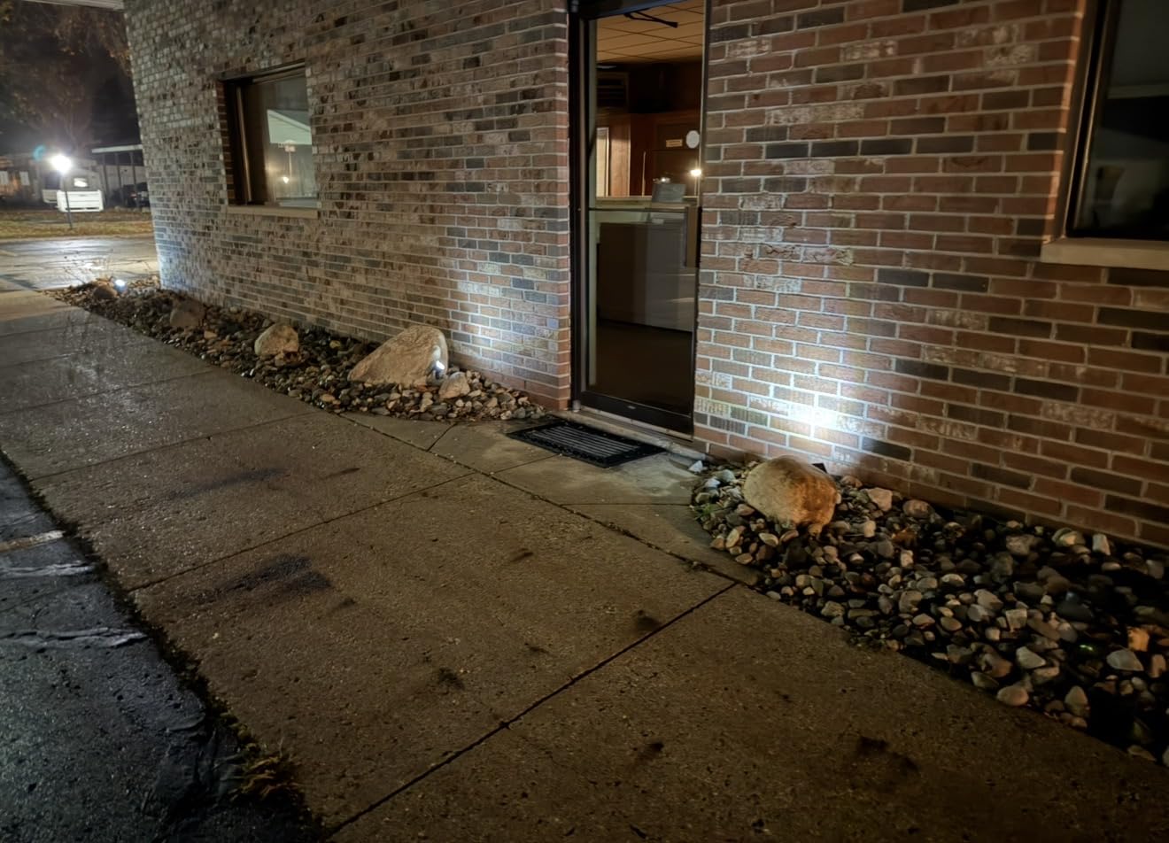 WENATY Solar Spot Lights Outdoor Waterproof Spotlights 12 Pack Warm White customer photo 1