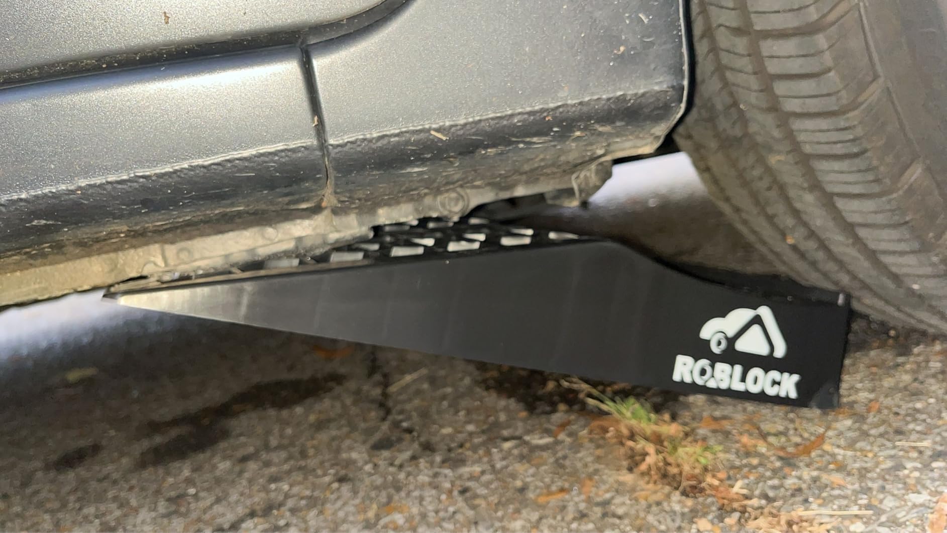 ROBLOCK Heavy Duty Low Profile Car Ramps for Oil Changes, Portable Car Ramps for Low Cars High Lift and Jack Support, Vehicle Ramps for Garage, 35.63''x12''x8.07'', G.V.W 13000 LBS, 2 PCS customer photo 2