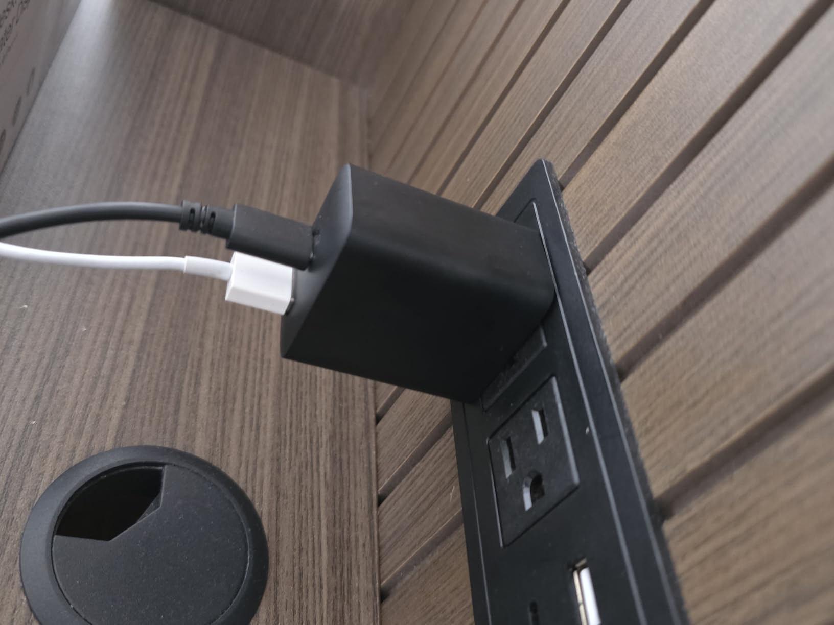 Anker 20W 2-Port Charger customer photo 2