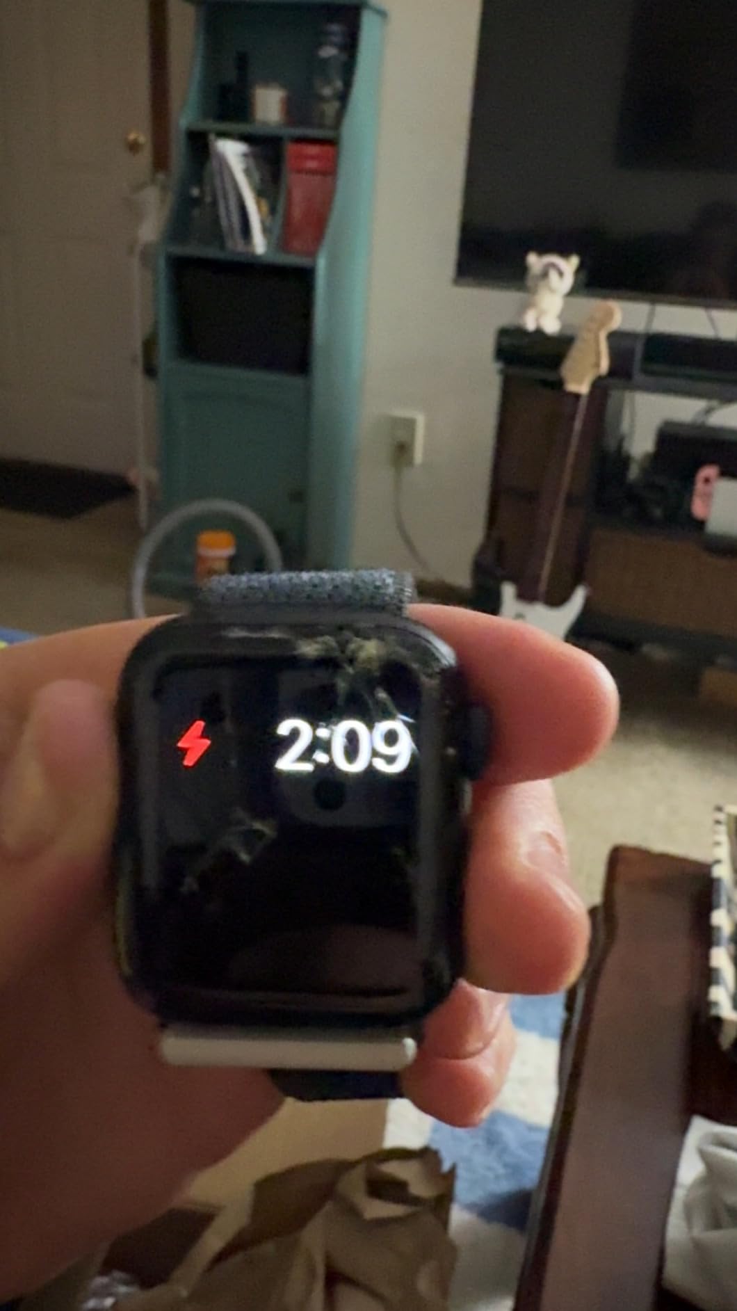 Apple Watch SE (2nd Gen) [GPS 40mm] Smartwatch with Midnight Aluminum Case with Midnight Sport Loop. Fitness & Sleep Tracker, Crash Detection, Heart Rate Monitor, Carbon Neutral customer photo 1