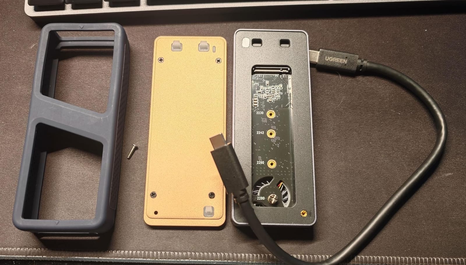 UGREEN 40Gbps M.2 NVMe Enclosure with Cooling Fan, Aluminum customer photo 1