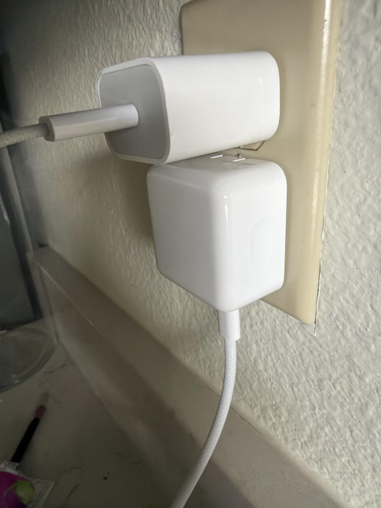 Apple 35W Dual USB-C Port Compact Power Adapter customer photo 1