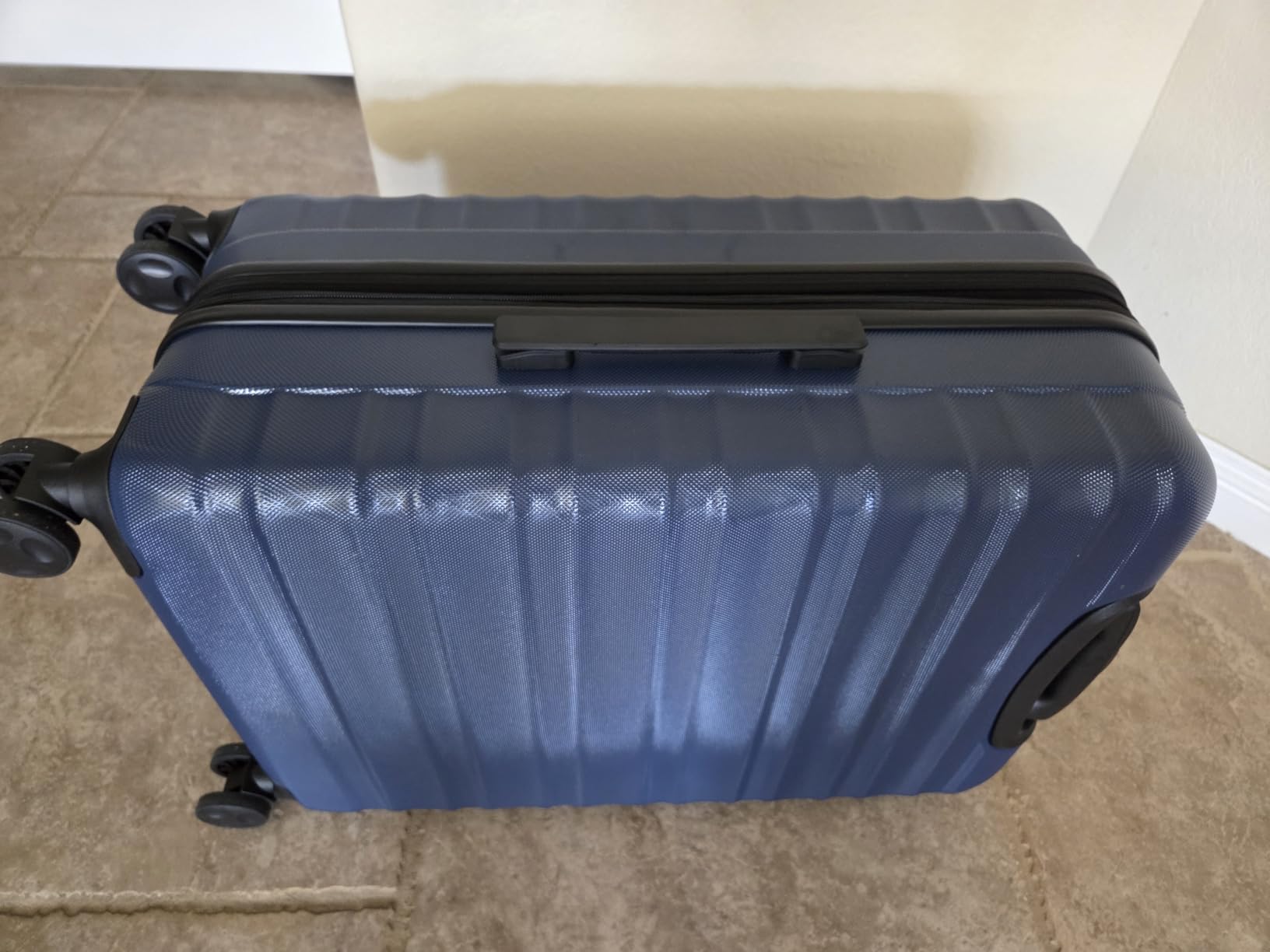 Amazon Basics Hardside Checked customer photo 2