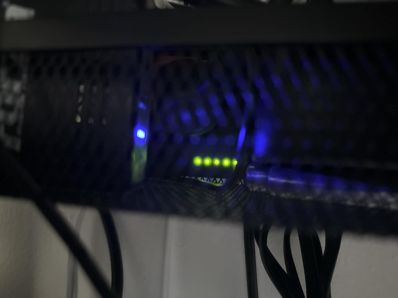 UGREEN Ethernet Switch, 5 Port Gigabit Plug & Play Ethernet Splitter customer photo 1