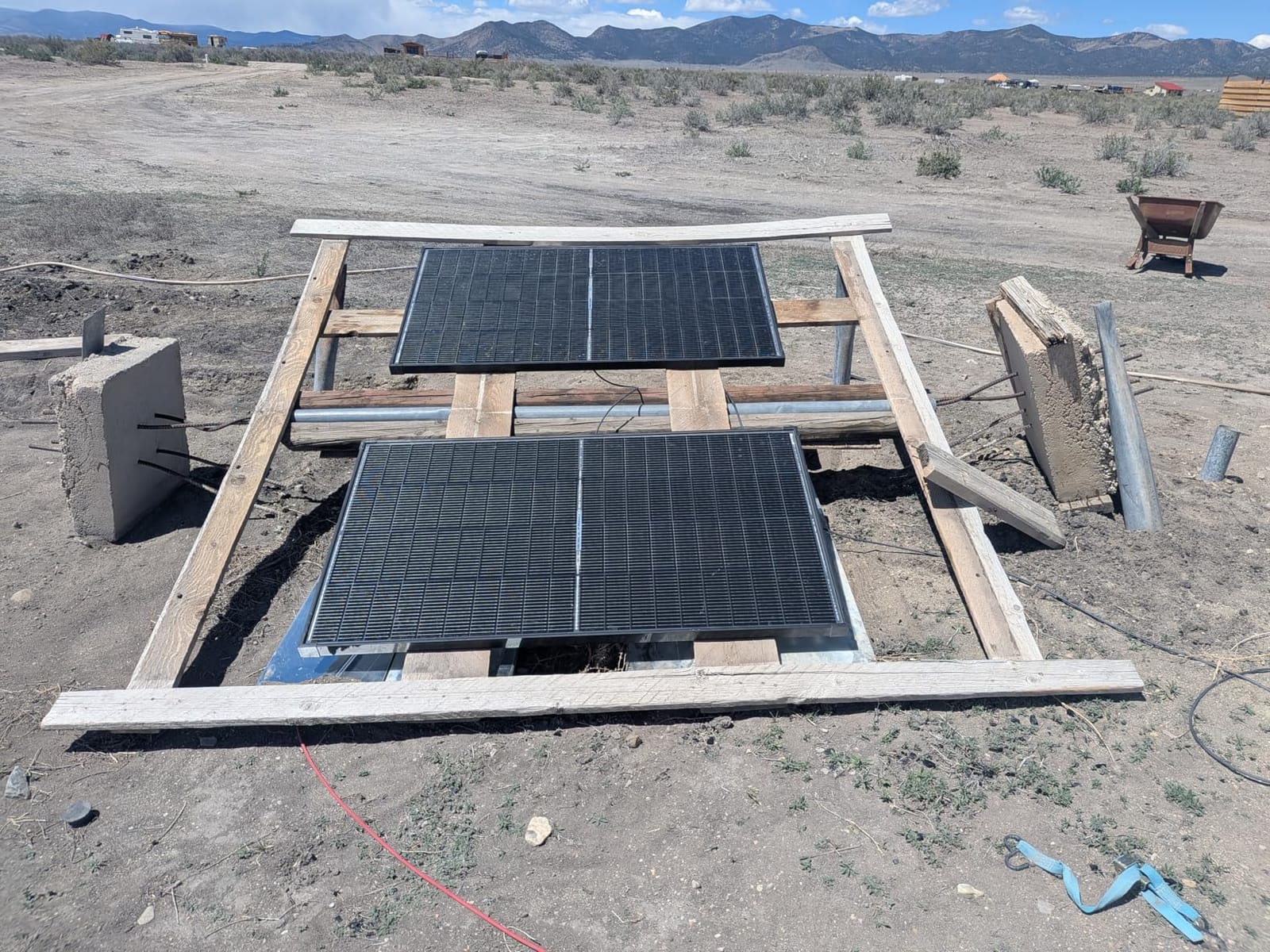 N-Type 16BB 400W Bifacial Solar Panel, 2Pcs 200 Watt Solar Panel for 12V/24V Systems, 25.6% High Efficiency, Dual-Module Parallel Anti-Shade Design, for RV Van Marine Home Rooftop Off-Grid customer photo 1
