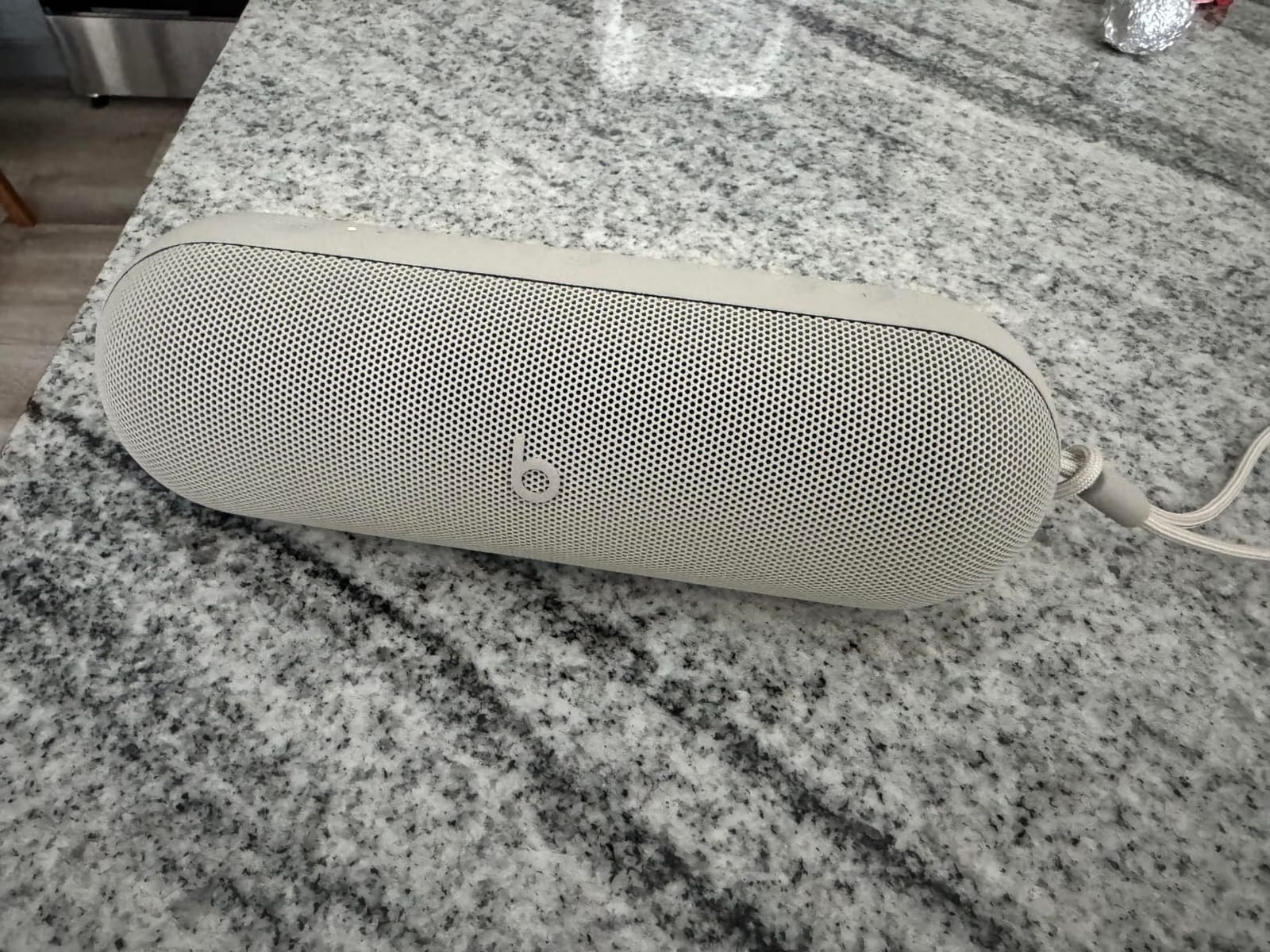 Beats Pill x Kim Kardashian - Wireless Bluetooth Speaker and Portable Charger via USB-C - Up to 24 Hours Battery Life, IP67 Water Resistant, Apple & Android Compatible, Built-in Mic – Light Gray customer photo 2