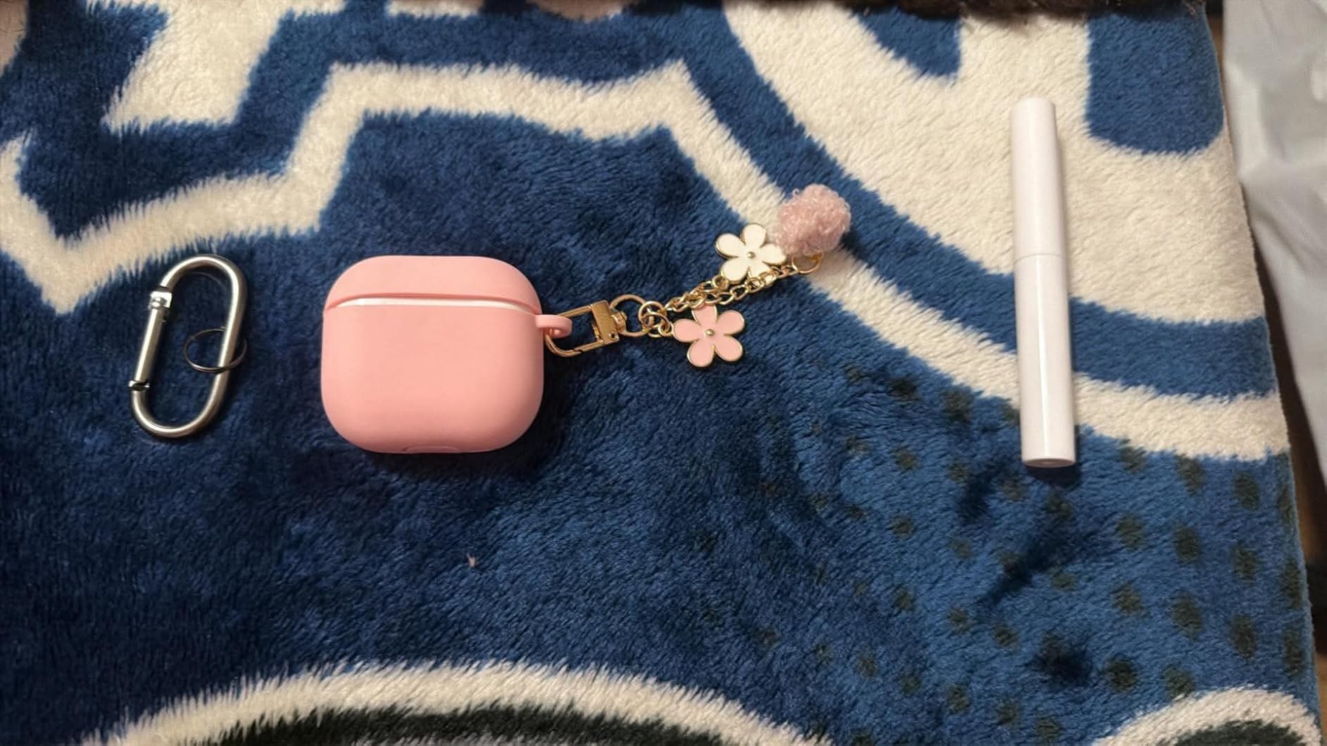 Apple AirPods 4 with Active Noise Cancellation (Renewed) customer photo 2