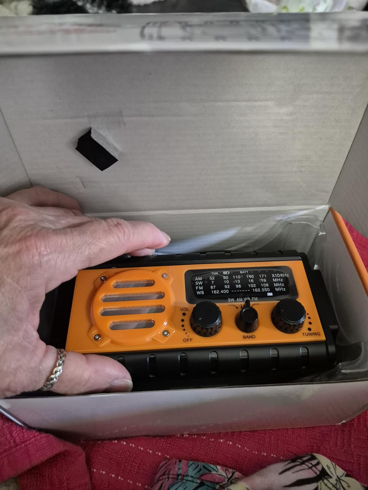 QAUYYW Solar Hand Crank Emergency Radio, 20000mAh AM FM NOAA Weather Radio customer photo 1