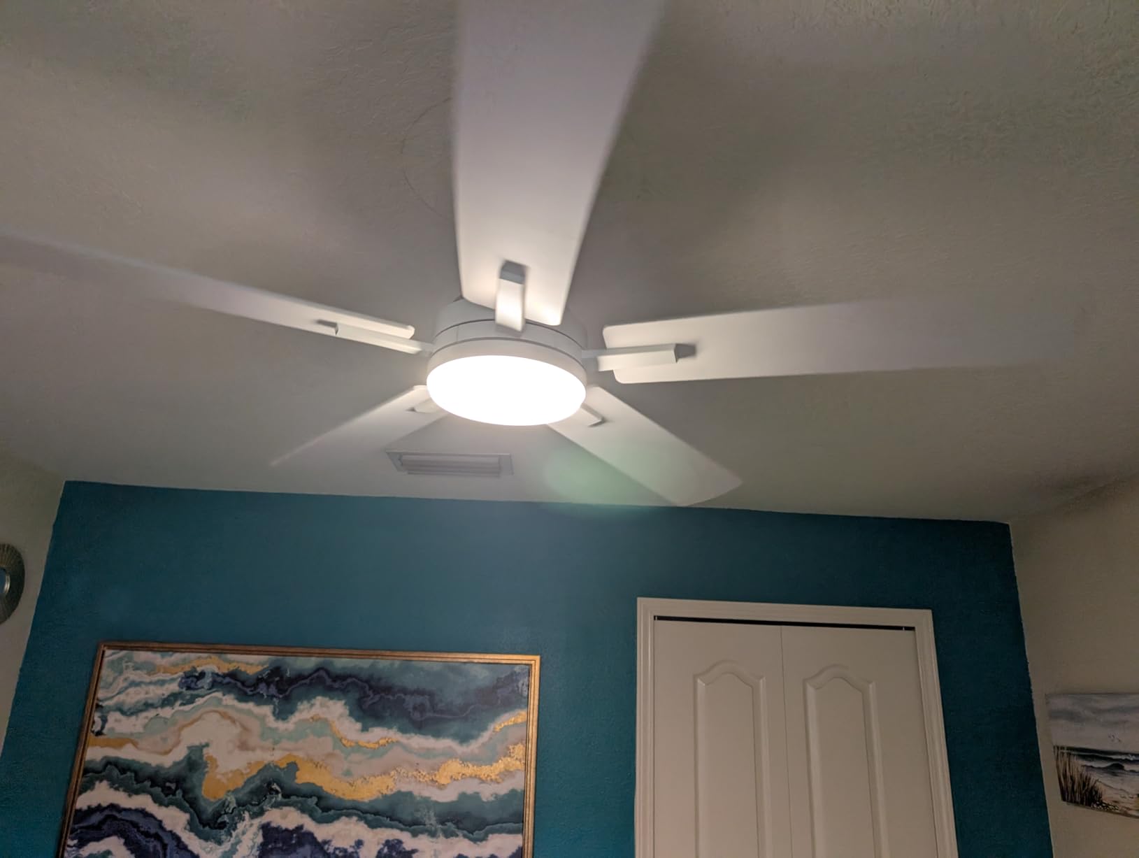 JSAITEE 52 Inch Smart Ceiling Fan with Lights, Remote & App Control, DC Reversible Motor, 6 Speeds Quiet 35dB, 3CCT Dimmable LED, Low Profile Modern Ceiling Fans for Bedroom Living Room, White customer photo 2