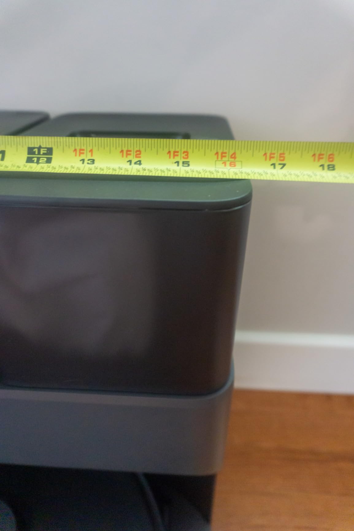 roborock Saros Z70 Robot Vacuum and Mop, OmniGrip Arm, AI-Powered, 22,000Pa customer photo 1