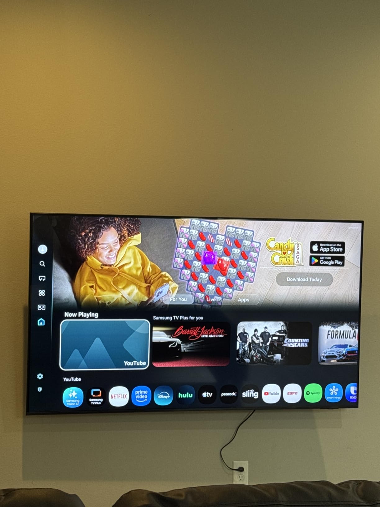 Samsung 65-Inch Class QLED Q7F Series Samsung Vision AI Smart TV (2025 Model, 65Q7F) Quantum HDR, Object Tracking Sound Lite, Q4 AI Gen1 Processor, 4K upscaling, Gaming Hub, Alexa Built-in customer photo 1