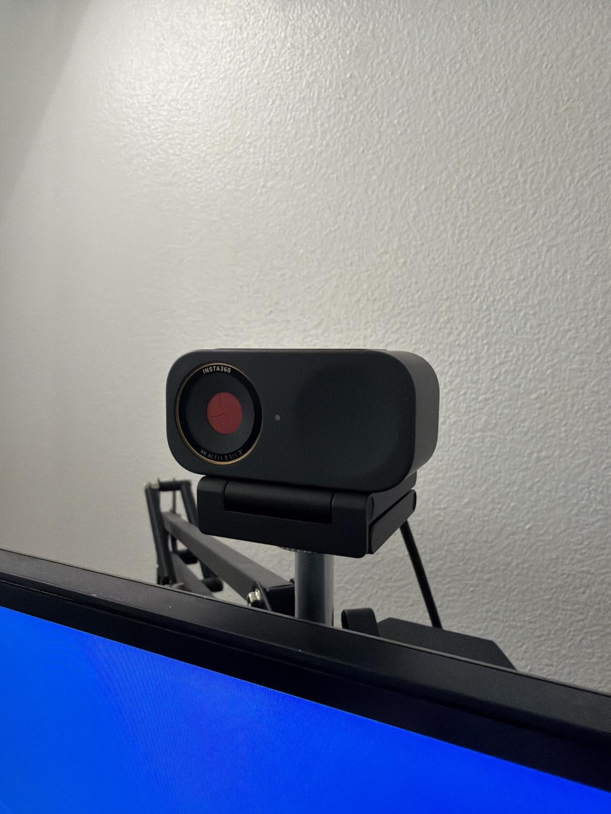 Insta360 Link 2C Pro – 4K Webcam for PC/Mac, 1/1.3” Sensor, Low-Light, Auto Framing, HDR, Directional Noise-Canceling Mics, Supports Stream Deck, Zoom, Teams, Twitch for Streaming or Meetings customer photo 1